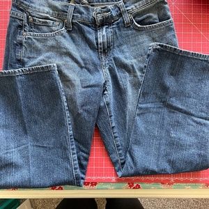 Lucky Jeans size 6/28 never worn, but tag is missing. Capri style